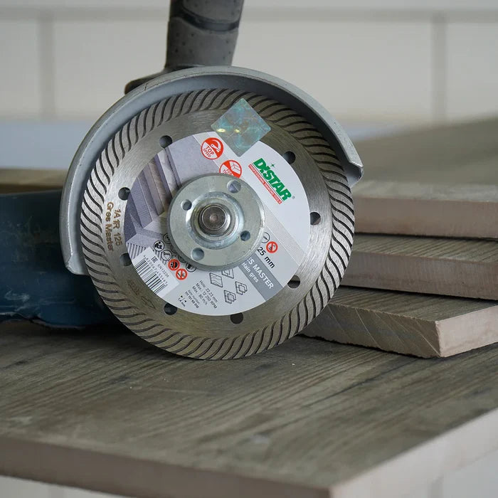 DiStar Gres Master 4.55 Diamond Blade  Fast Cutting for Thick Porcelain Gres & Ceramic Tile - close-up detail