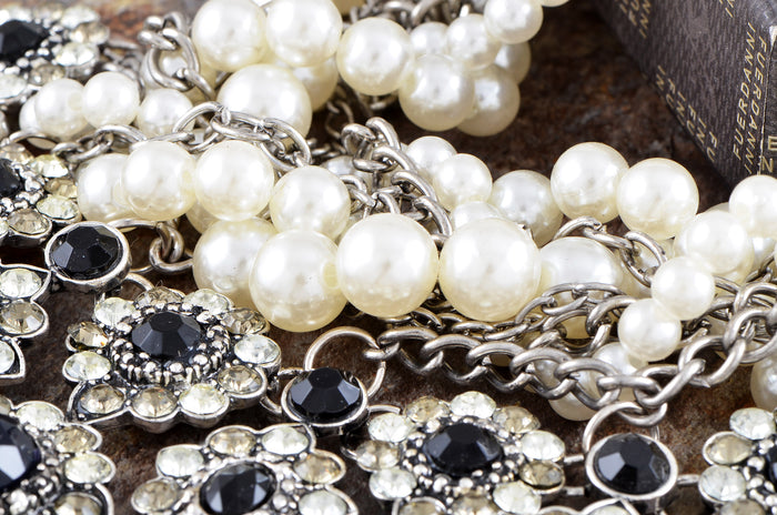 Faux Pearls Flower Pendent Chunky Bib Necklace